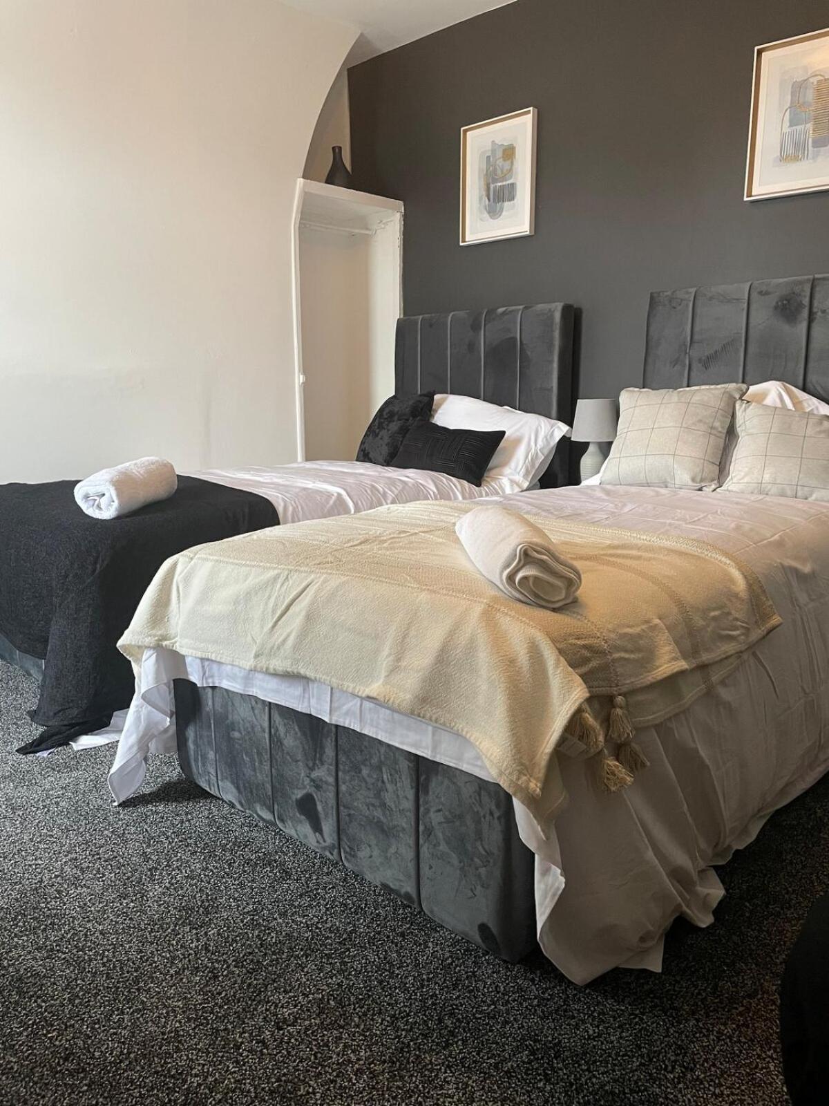 Holiday home Workers - Free Parking Manchester